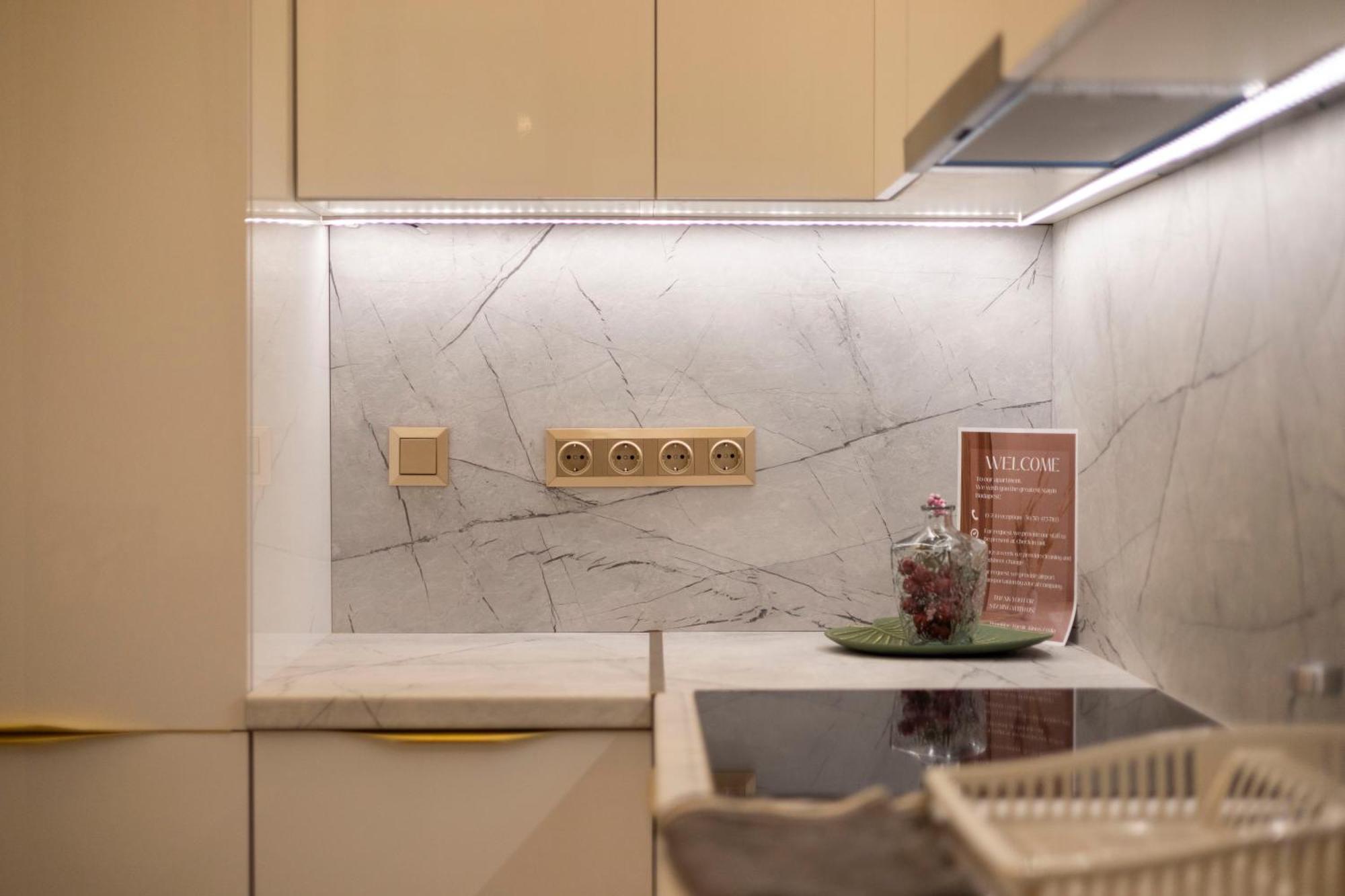 Exclusive Downtown Quentin Residence By Prestige Homes Βουδαπέστη Εξωτερικό φωτογραφία